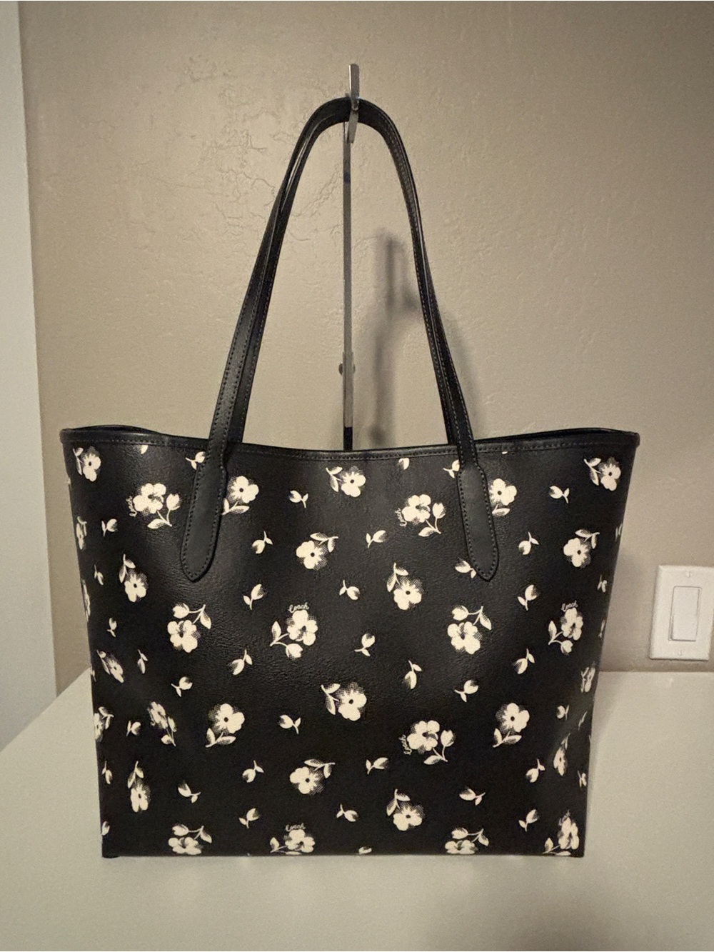 Coach City Tote Bag Black White Floral Print! NEW - Picture 5 of 7